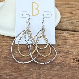 NWT! Bancroft's Bexcroft Teardrop Gold Silver Twist Lightweight Dangle Earrings
